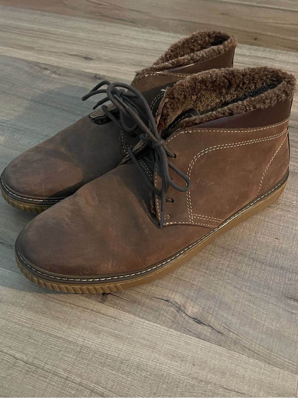 Johnston & Murphy Men's Brown Lace-Up Sherpa Chukka Boots
